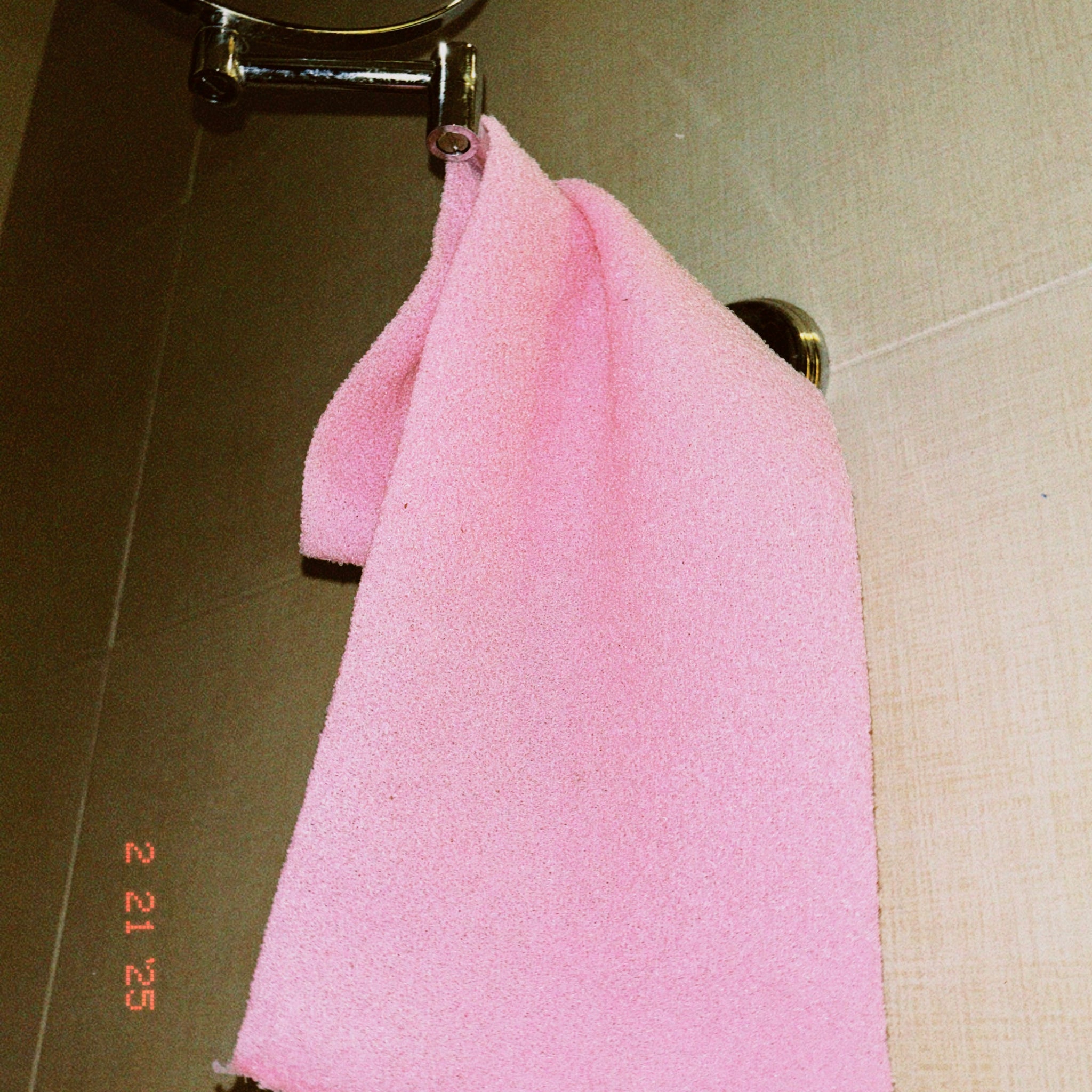 the stretchy exfoliating towel