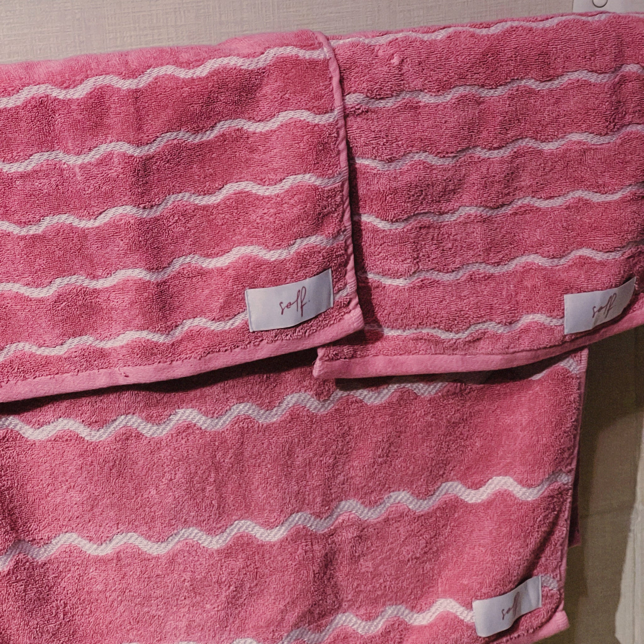 the wavy towel set