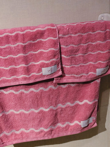the wavy towel set