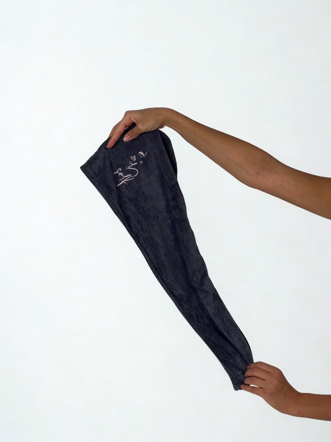 The long Microfiber Towel – A luxurious self-care essential designed for quick drying and gentle care for your skin and hair.