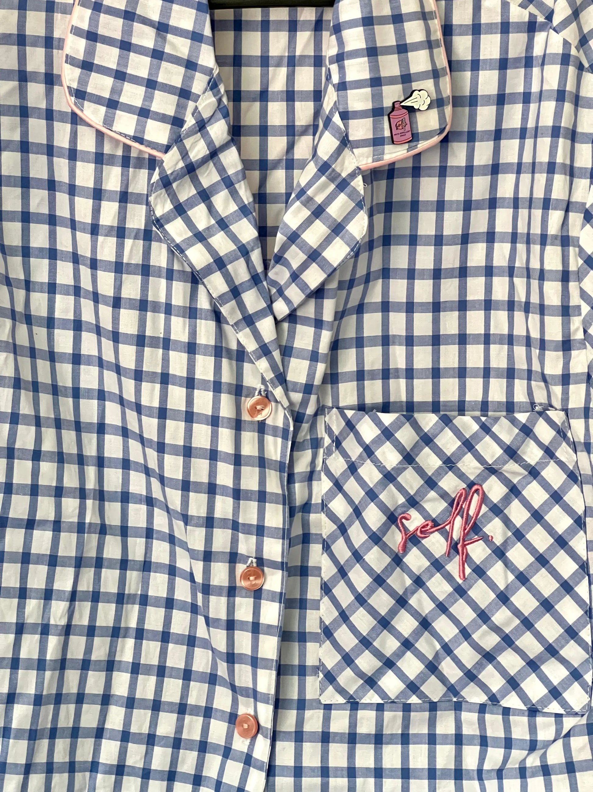 blue-checkered-set-detail