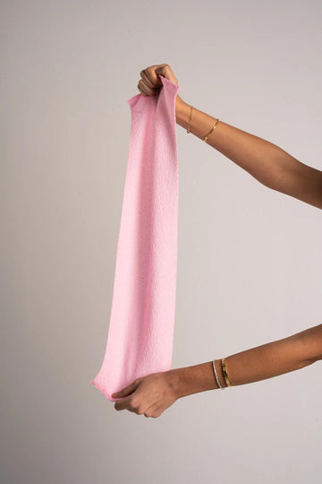 the stretchy exfoliating towel